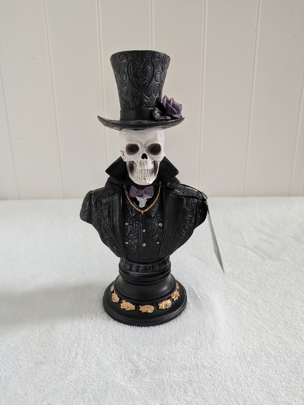 Elegant Black Skull Gentleman Bust Decorative Figurine - Purple Accent